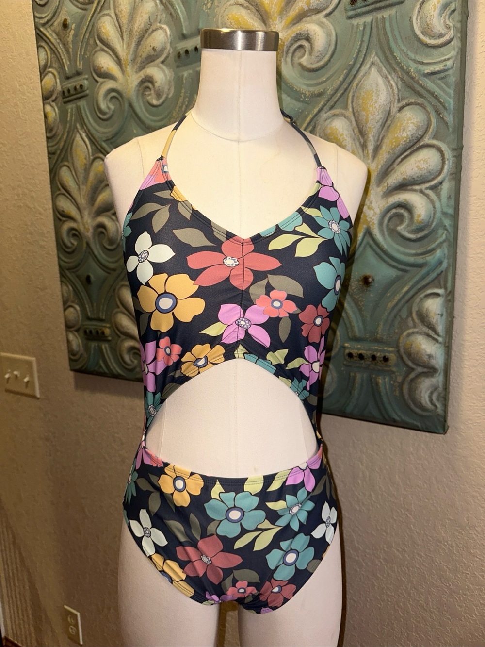 O'Neill' Layla Floral Sayulita Floral-Print Cutout One-Piece Swimsuit $75 Medium